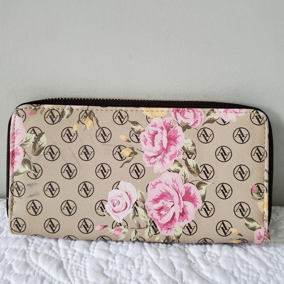 ADRIENNE VITTADINI Womens Beautiful Flowery Wallet - Picture 3 of 6
